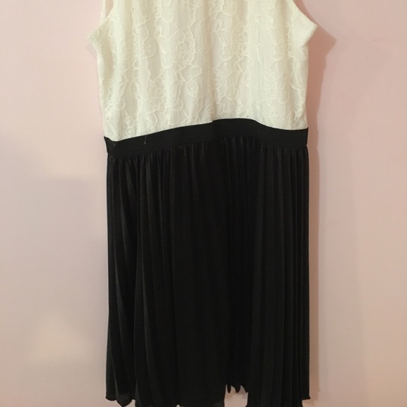 Host pick 🎉🎉🎉White lace, black dress Speechless - Picture 2 of 3